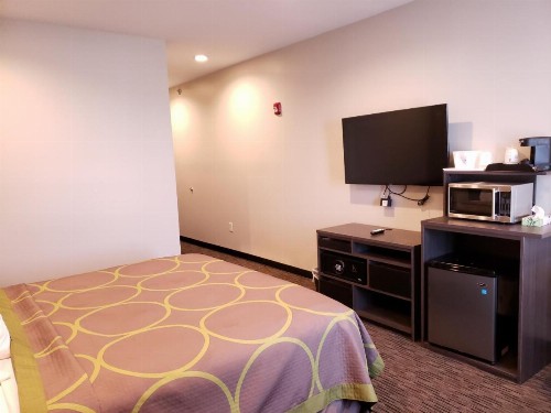 Super 8 by Wyndham St. Louis North - image 17