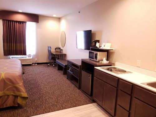 Super 8 by Wyndham St. Louis North - image 21