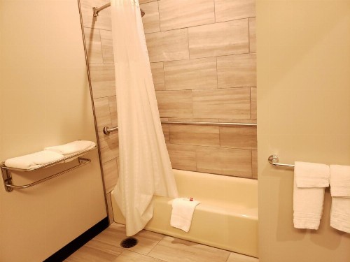 Super 8 by Wyndham St. Louis North - image 30
