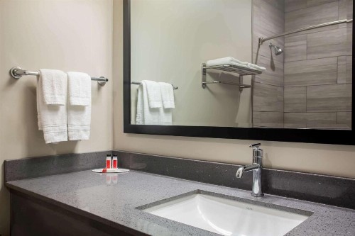 Super 8 by Wyndham St. Louis North - image 7