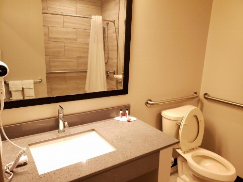 Super 8 by Wyndham St. Louis North - image 9