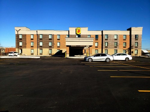 Super 8 by Wyndham St. Louis North - image 11