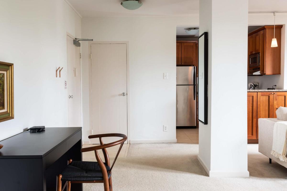Warm CWE 1BR near BJC by Zencity - image 3