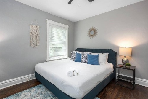 Trendy 1BR in Garden District - image 2