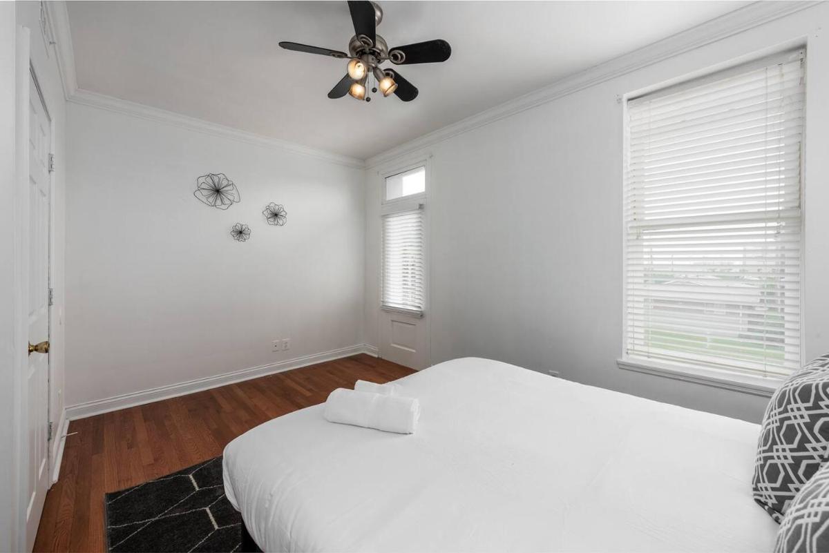 Trendy 3BR Tiffany Retreat - image 7