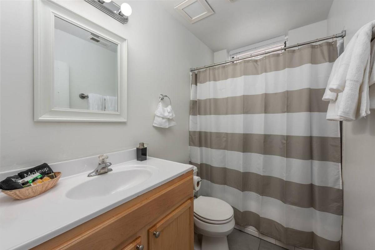 Trendy 3BR Tiffany Retreat - image 6