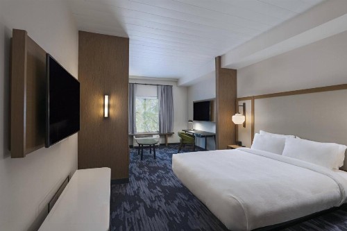 Fairfield Inn & Suites by Marriott St. Louis Downtown - image 17