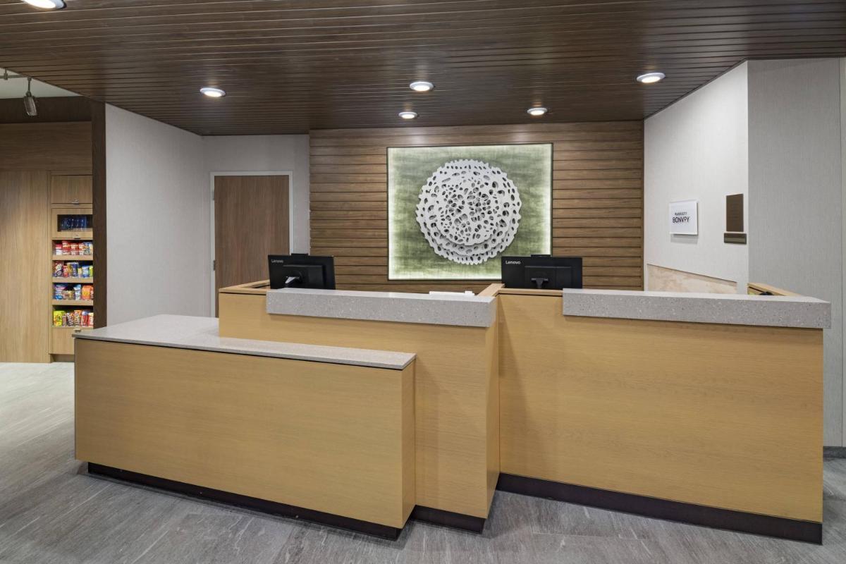 Fairfield Inn & Suites by Marriott St. Louis Downtown - image 3