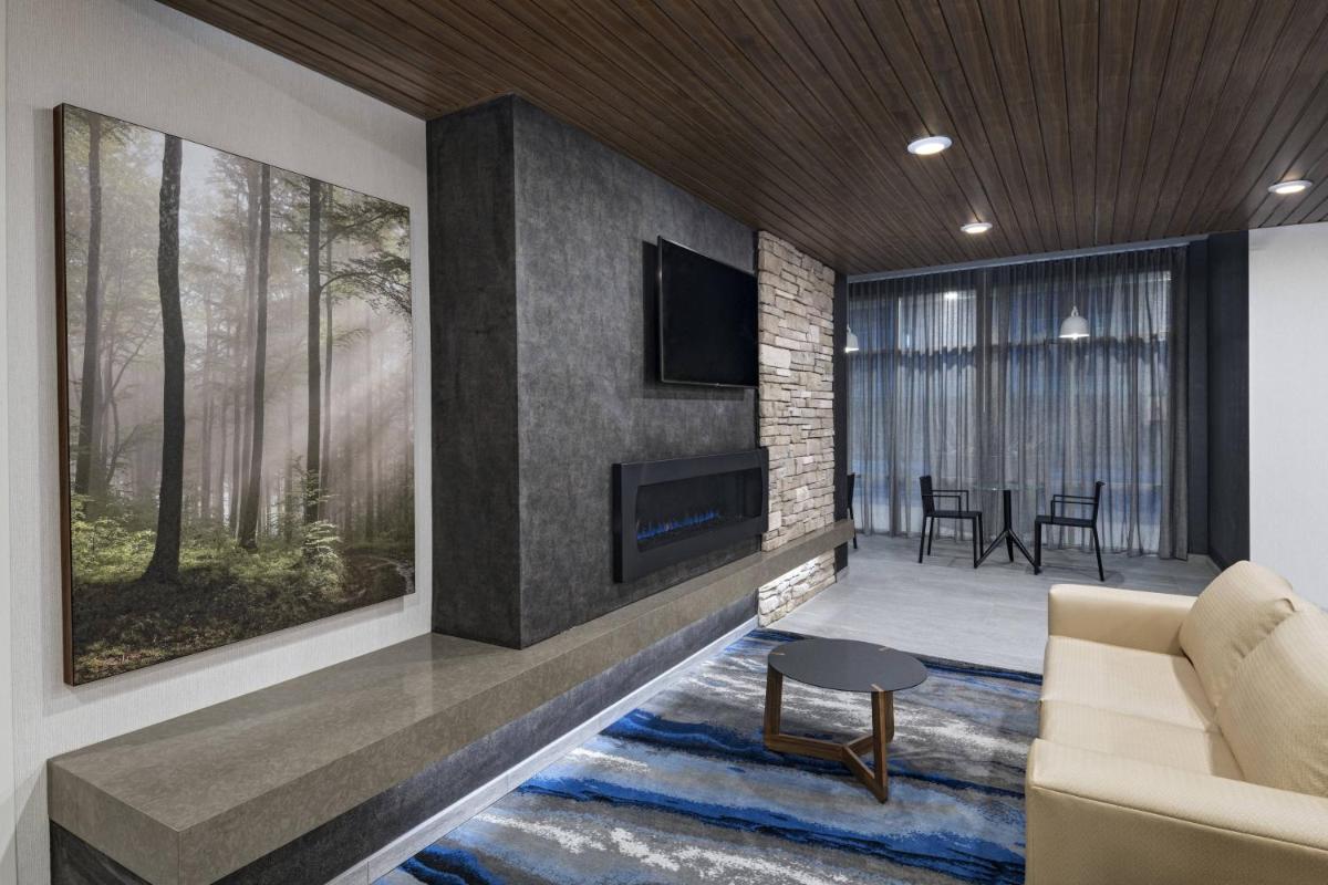 Fairfield Inn & Suites by Marriott St. Louis Downtown - image 5