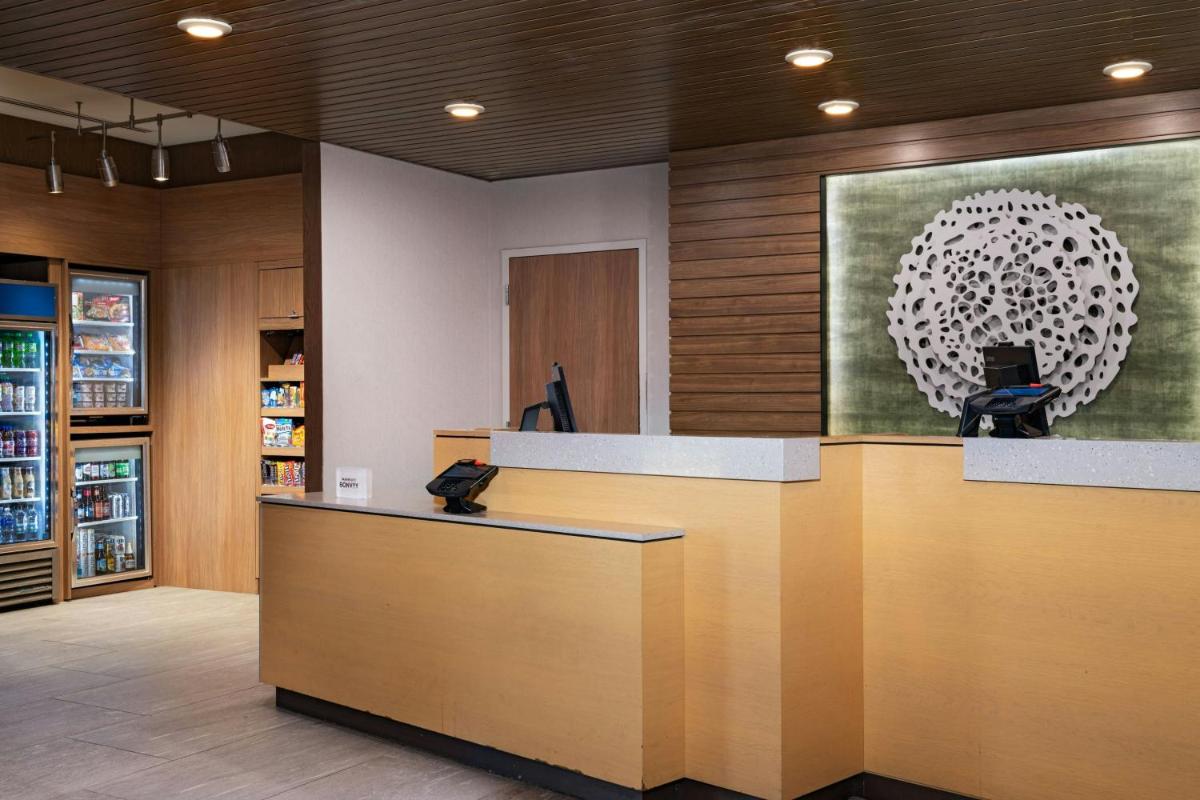 Fairfield Inn & Suites by Marriott St. Louis Downtown - image 7