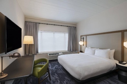 Fairfield Inn & Suites by Marriott St. Louis Downtown - image 8