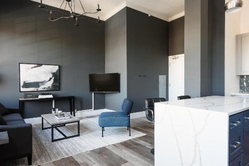 Luxe LF Square 1BR with City View & Rooftop by Zencity - image 11