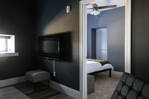Revived LF Square 1BR with Rooftop by Zencity - image 9
