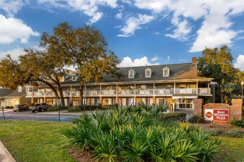 Best Western Plus St. Simons - image 1