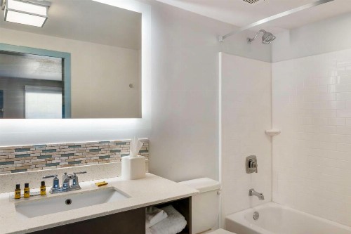 Best Western Plus St. Simons - image 4