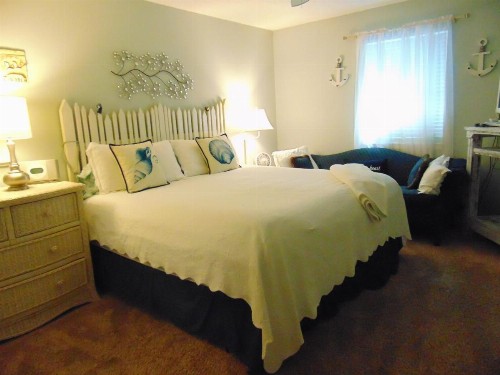E12 Awesome renovation comfy well stocked kitchen make some memories! - image 9