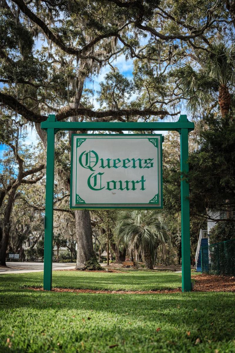 Queen's Court Inn - image 3