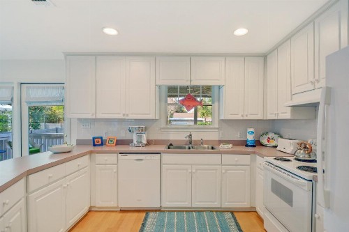 Beach House - image 15