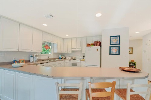 Beach House - image 16