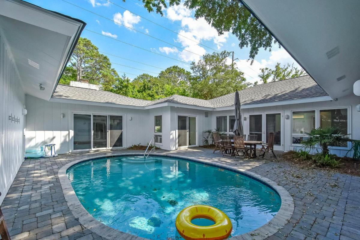 East Beach- Upscale yet comfortable with private pool - main image