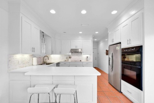 East Beach- Upscale yet comfortable with private pool - image 10