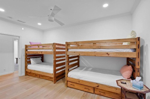 East Beach- Upscale yet comfortable with private pool - image 11