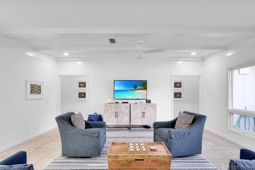 East Beach- Upscale yet comfortable with private pool - image 14