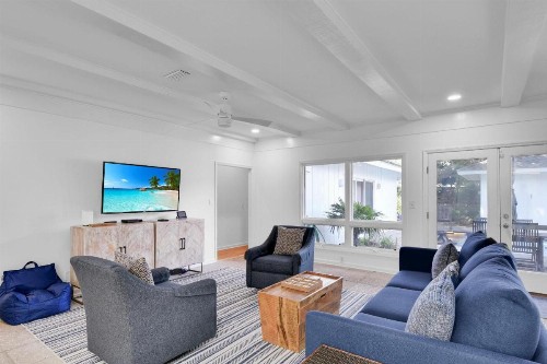 East Beach- Upscale yet comfortable with private pool - image 17