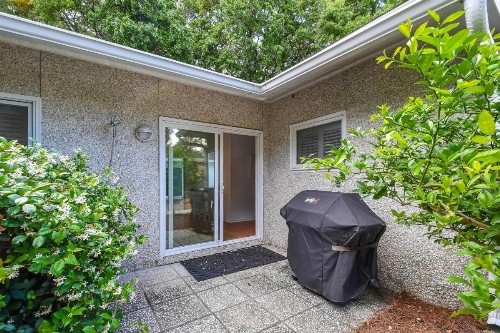 East Beach- Upscale yet comfortable with private pool - image 2