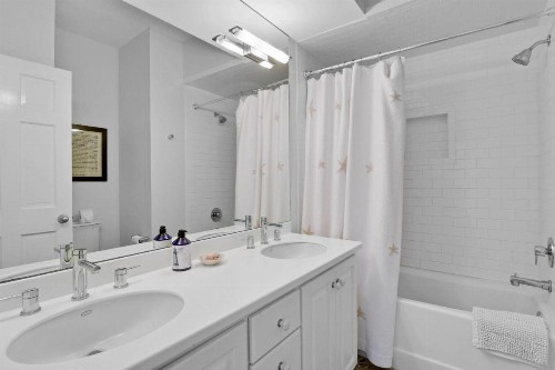 East Beach- Upscale yet comfortable with private pool - image 22