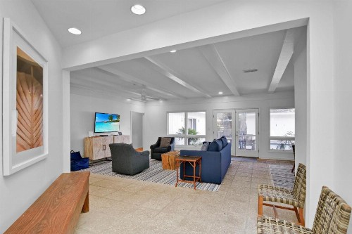 East Beach- Upscale yet comfortable with private pool - image 24