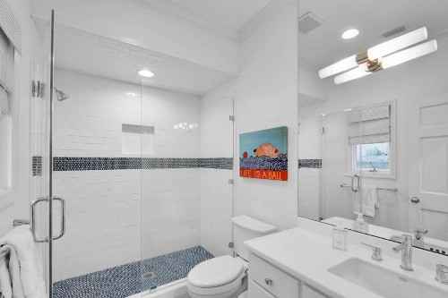 East Beach- Upscale yet comfortable with private pool - image 25