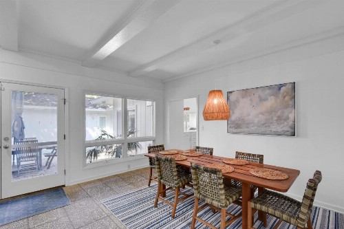 East Beach- Upscale yet comfortable with private pool - image 28