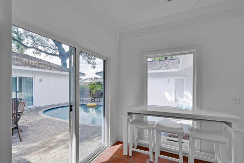 East Beach- Upscale yet comfortable with private pool - image 29