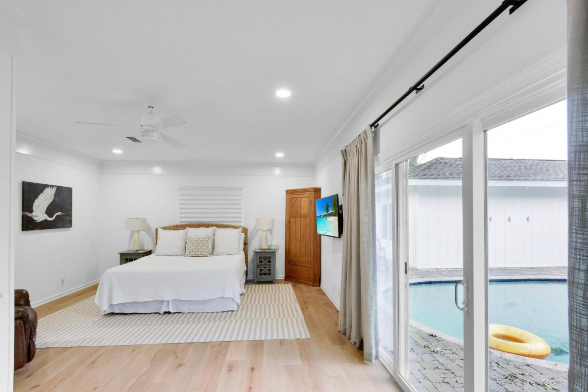 East Beach- Upscale yet comfortable with private pool - image 6