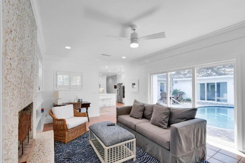 East Beach- Upscale yet comfortable with private pool - image 8