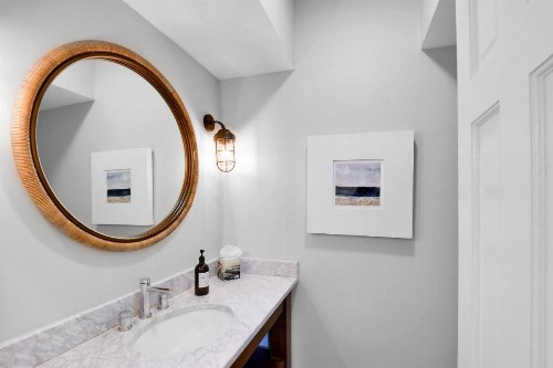 East Beach- Upscale yet comfortable with private pool - image 9