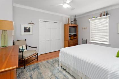 Large and Bright East Beach Home! - image 12
