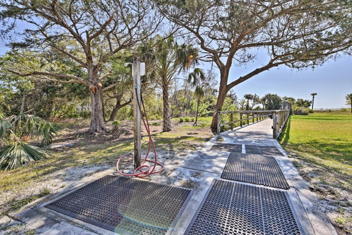 St Simons Island Condo with Pool Near Beach Village - image 7