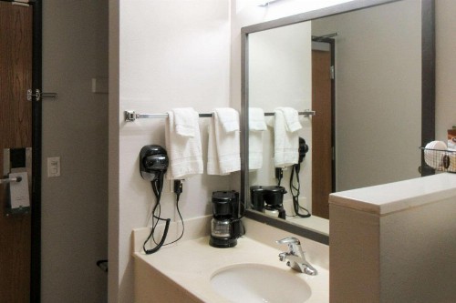 Quality Inn & Suites Salina National Forest Area - image 3