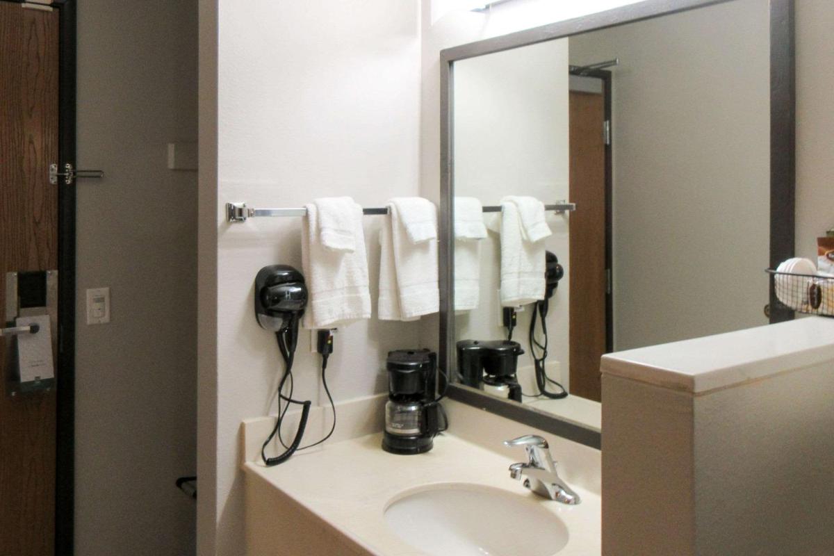Quality Inn & Suites Salina National Forest Area - image 3