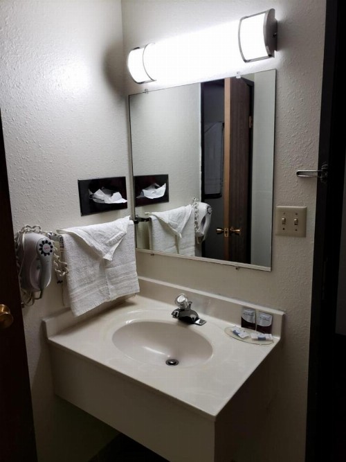 Value Inn & Suites Salina - image 14
