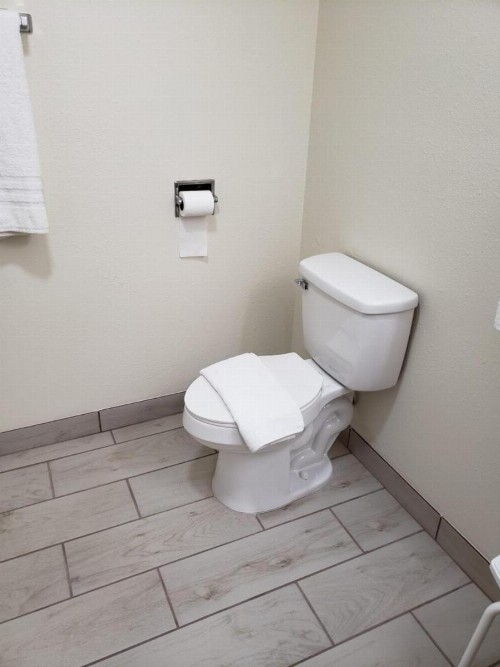 Value Inn & Suites Salina - image 7