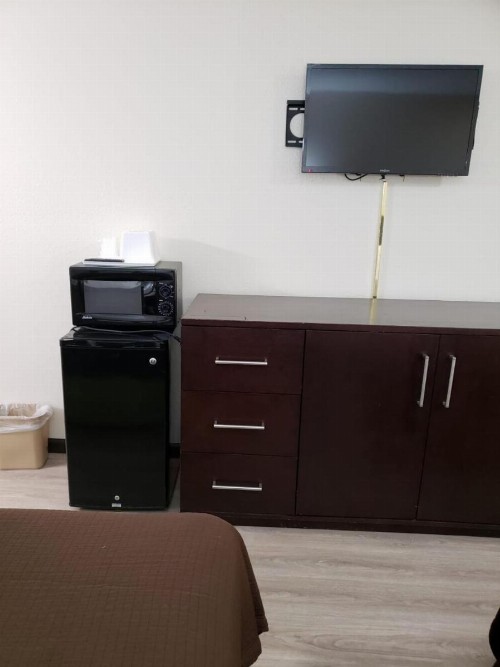 Value Inn & Suites Salina - image 9