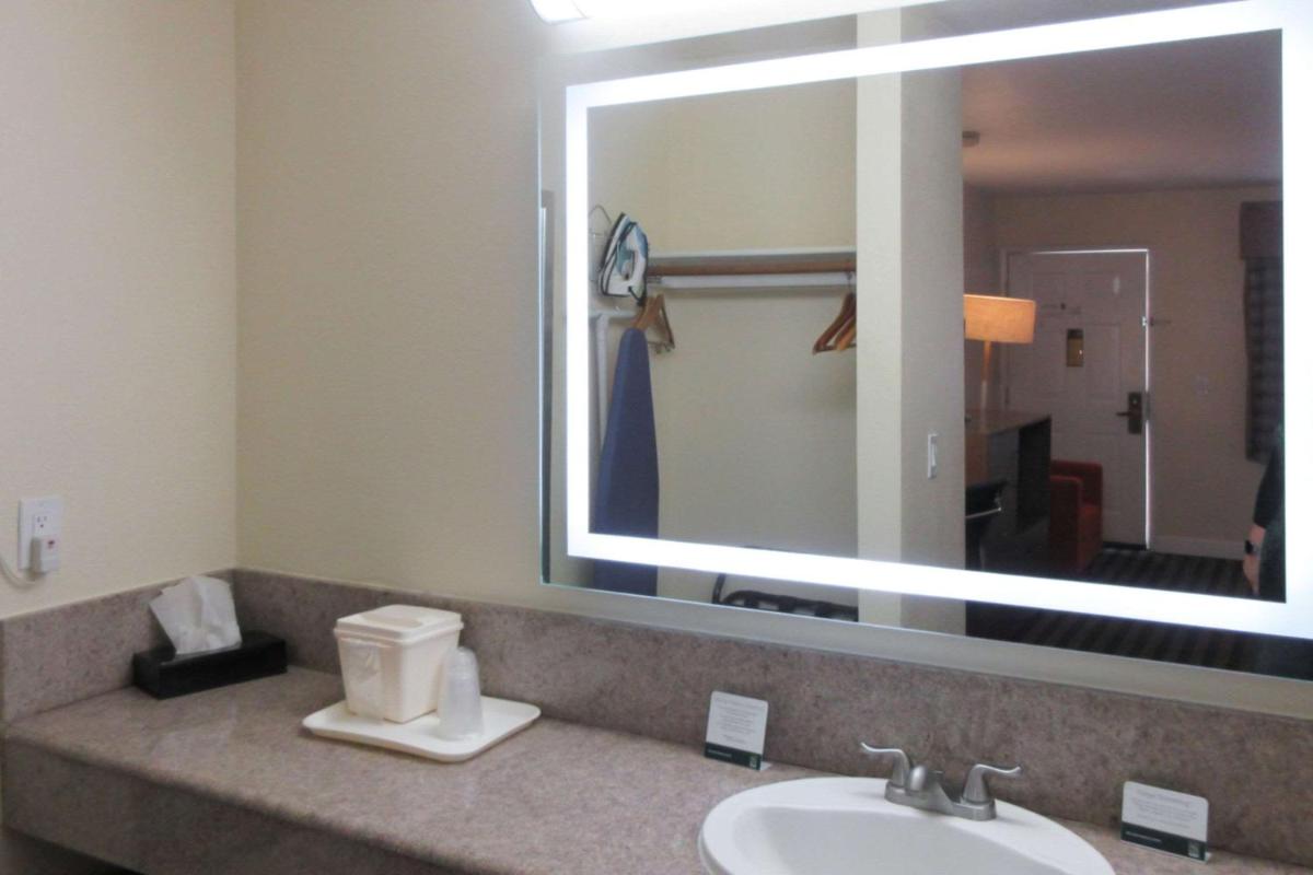 Quality Inn Salinas - image 7