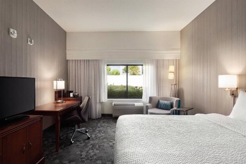Courtyard By Marriott Salinas Monterey - image 18