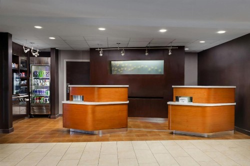 Courtyard By Marriott Salinas Monterey - image 2