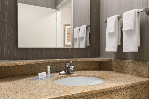 Courtyard By Marriott Salinas Monterey - image 21
