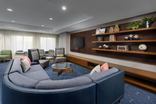 Courtyard By Marriott Salinas Monterey - image 5