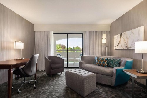 Courtyard By Marriott Salinas Monterey - image 8